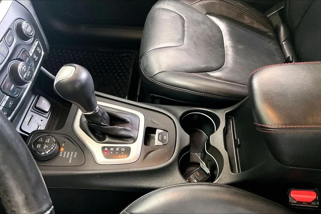 Jeep Cherokee photo 18