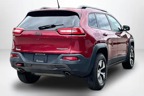More photos of 2015 Jeep Cherokee Trailhawk at Lakeside Automotive Group, MI