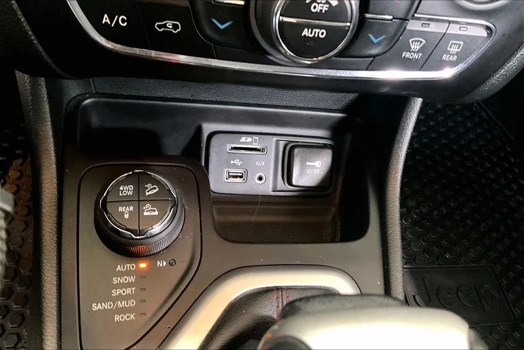 Jeep Cherokee photo 16