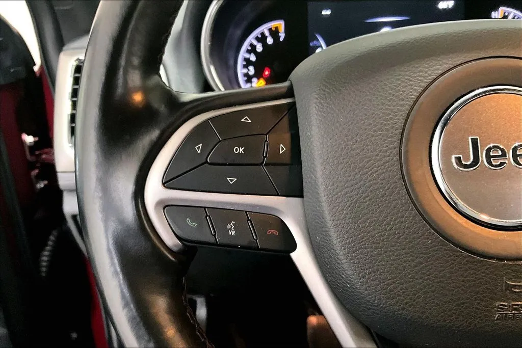 Jeep Grand Cherokee photo 11