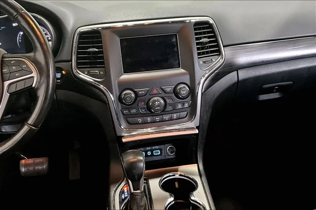 Jeep Grand Cherokee photo 9