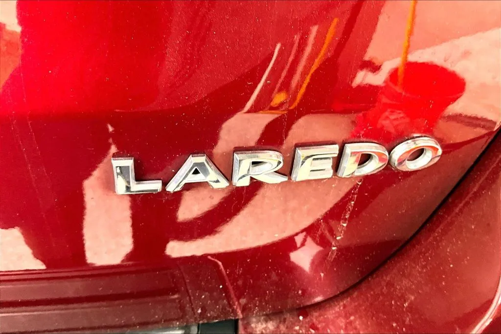 Jeep Grand Cherokee photo 24