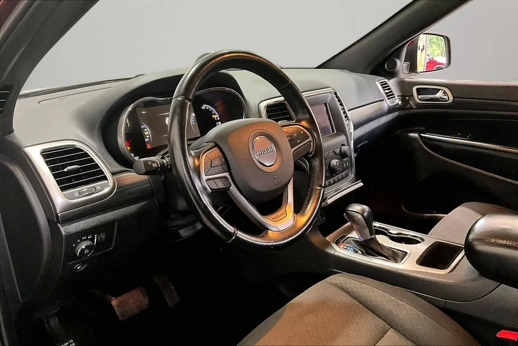 Jeep Grand Cherokee photo 17