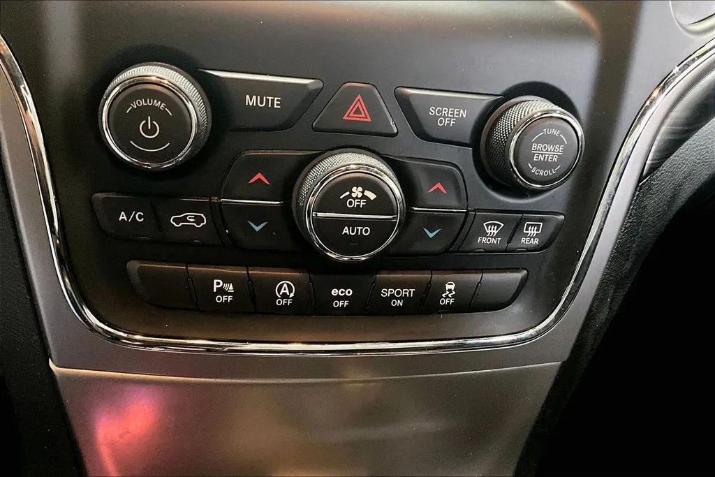 Jeep Grand Cherokee photo 15