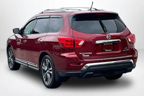 More photos of 2018 Nissan Pathfinder S at Lakeside Automotive Group, MI