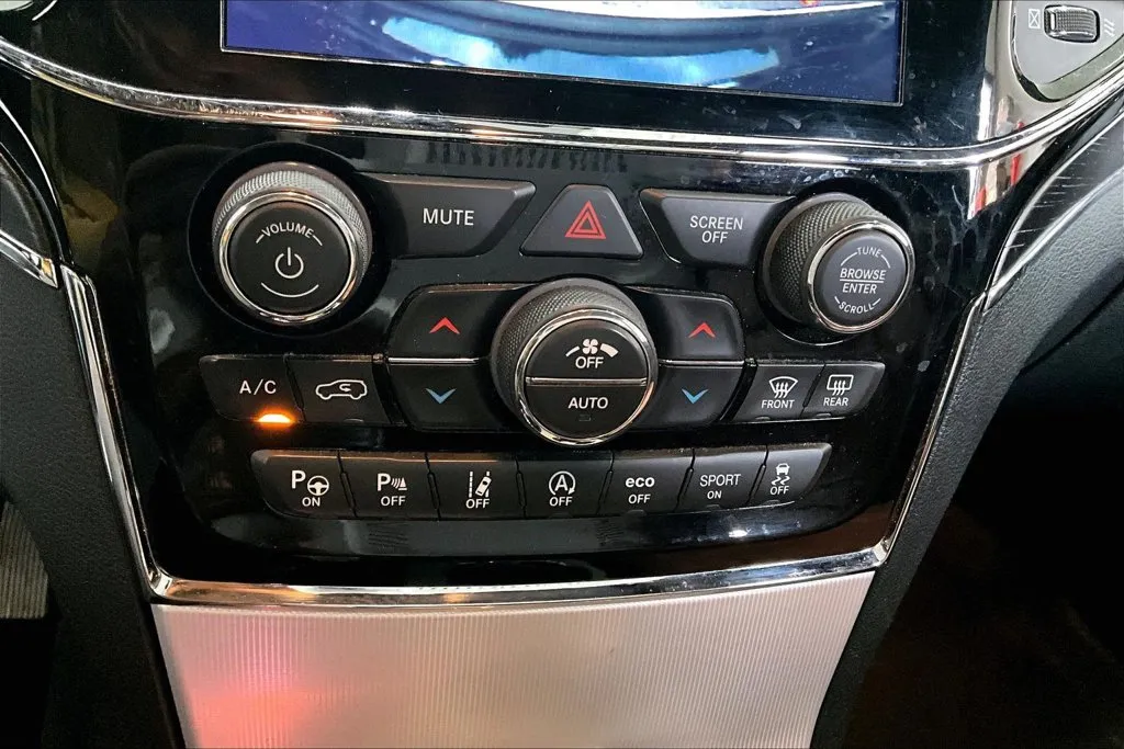 Jeep Grand Cherokee photo 15