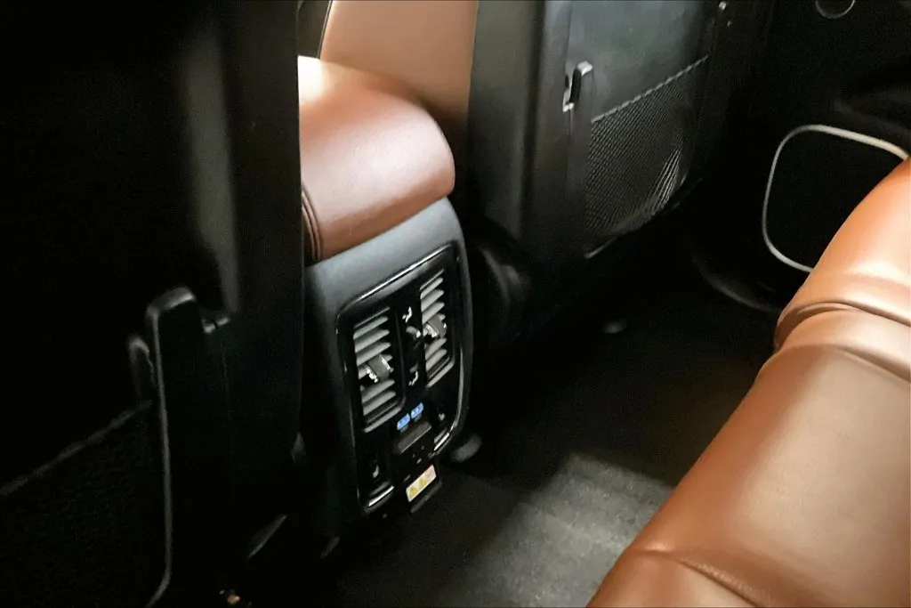 Jeep Grand Cherokee photo 10