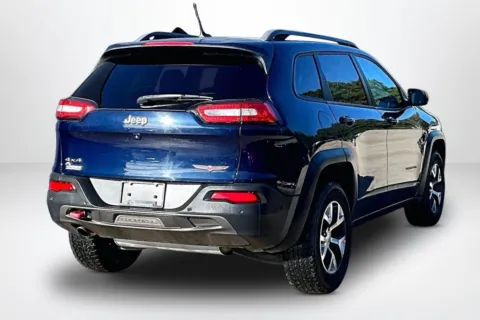 More photos of 2015 Jeep Cherokee Trailhawk at Lakeside Automotive Group, MI