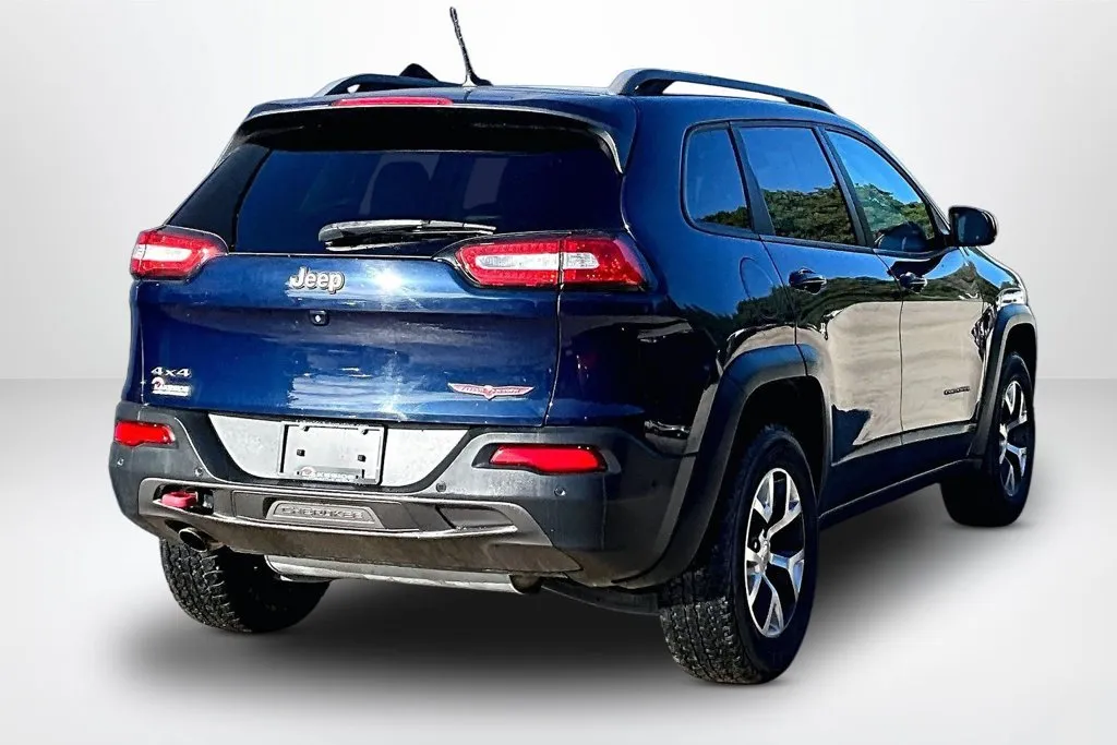 Jeep Cherokee photo 5