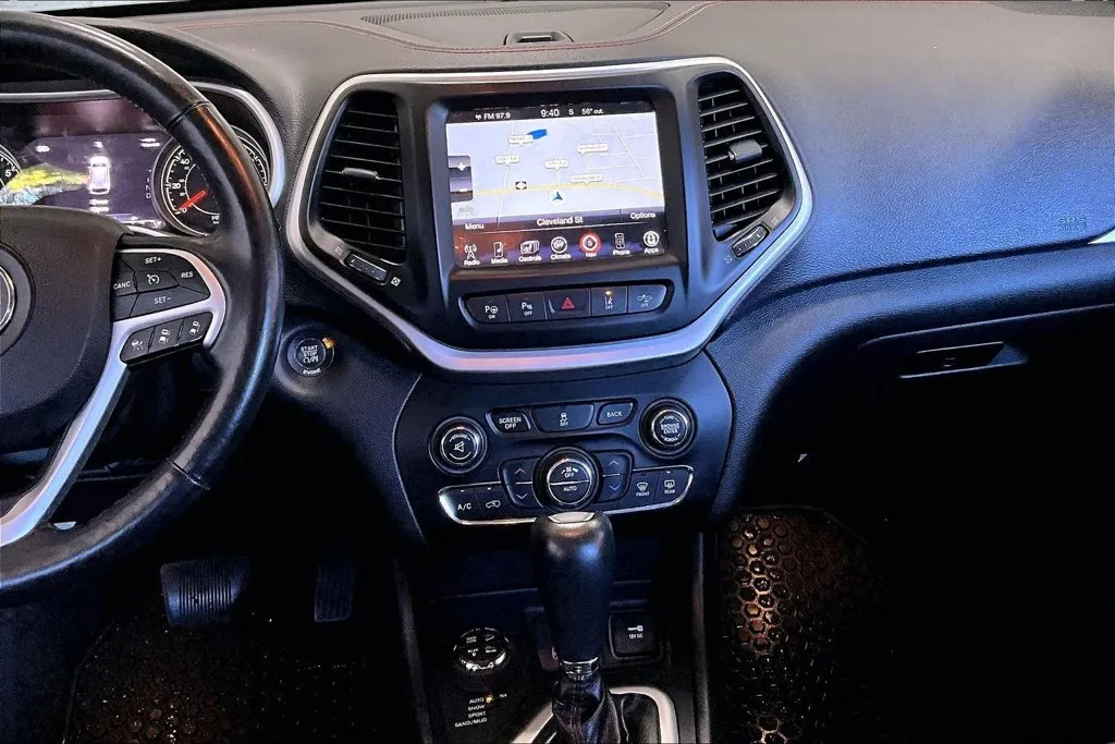 Jeep Cherokee photo 9