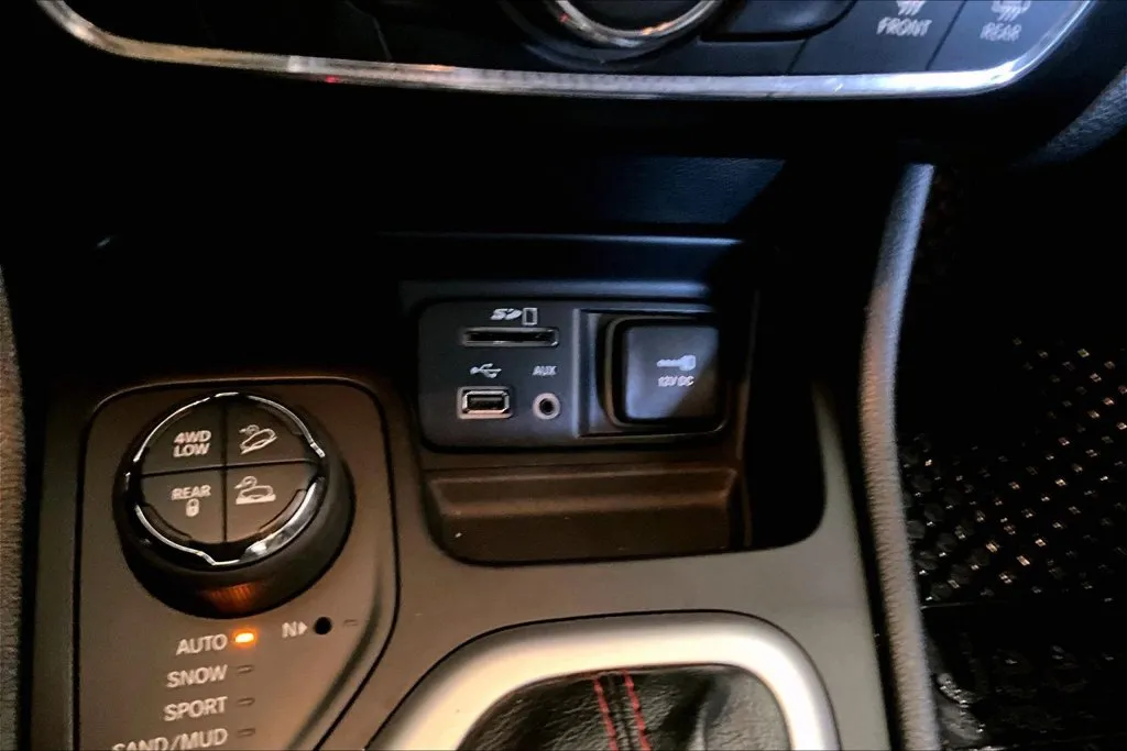 Jeep Cherokee photo 16