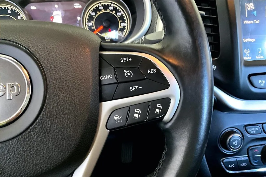 Jeep Cherokee photo 12