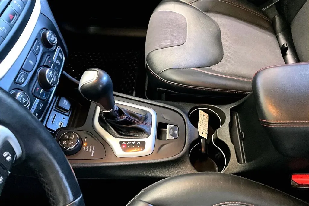 Jeep Cherokee photo 18