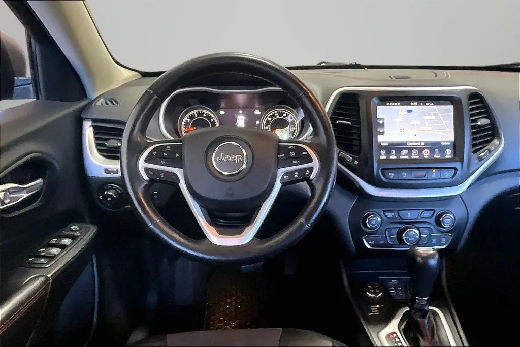 Jeep Cherokee photo 8