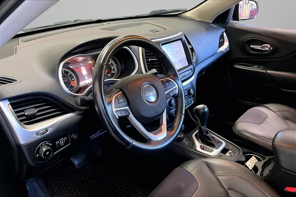 Jeep Cherokee photo 17