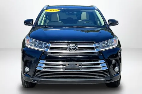 Photos of 2018 Toyota Highlander SE for sale in Spring Lake, MI at Lakeside Automotive Group