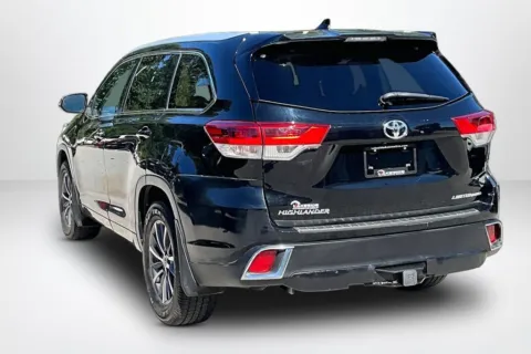 More photos of 2018 Toyota Highlander SE at Lakeside Automotive Group, MI