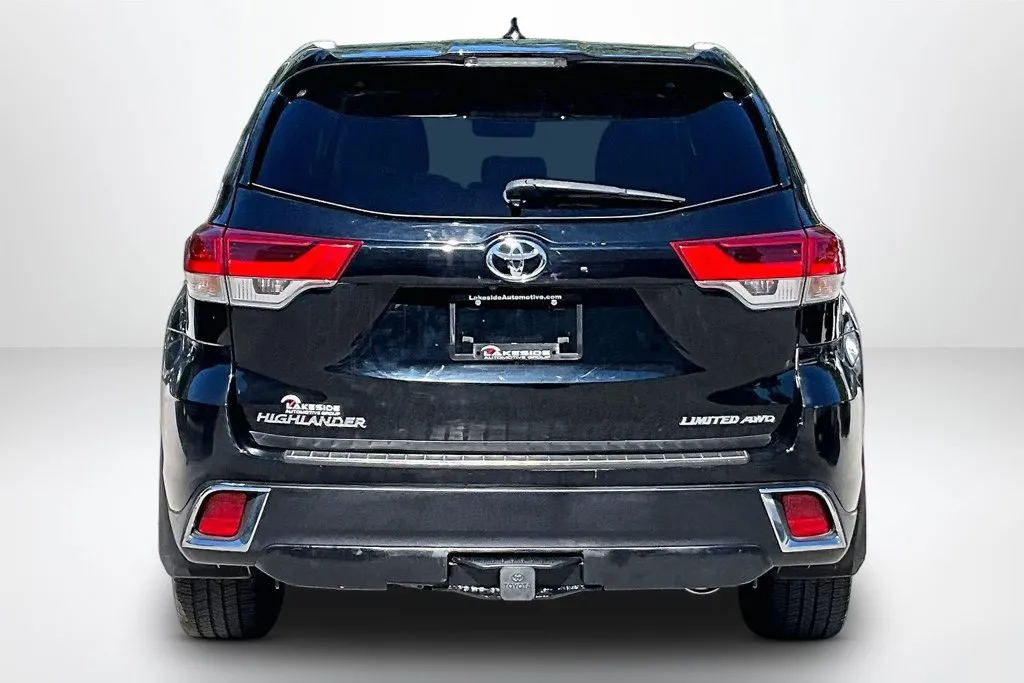 Toyota Highlander photo 6
