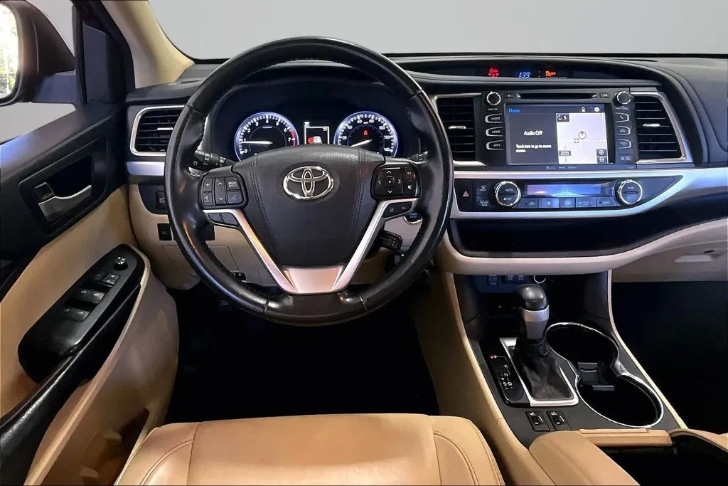 Toyota Highlander photo 8