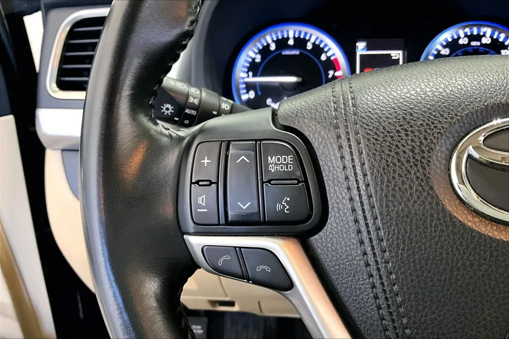 Toyota Highlander photo 11
