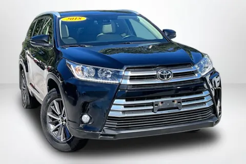 Another view of 2018 Toyota Highlander SE for sale in Spring Lake, MI at Lakeside Automotive Group
