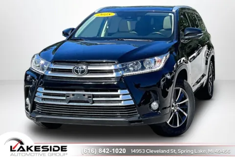 Black 2018 Toyota Highlander SE for sale in Spring Lake, MI