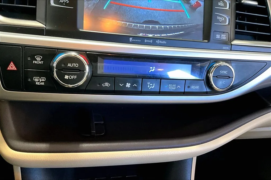 Toyota Highlander photo 15