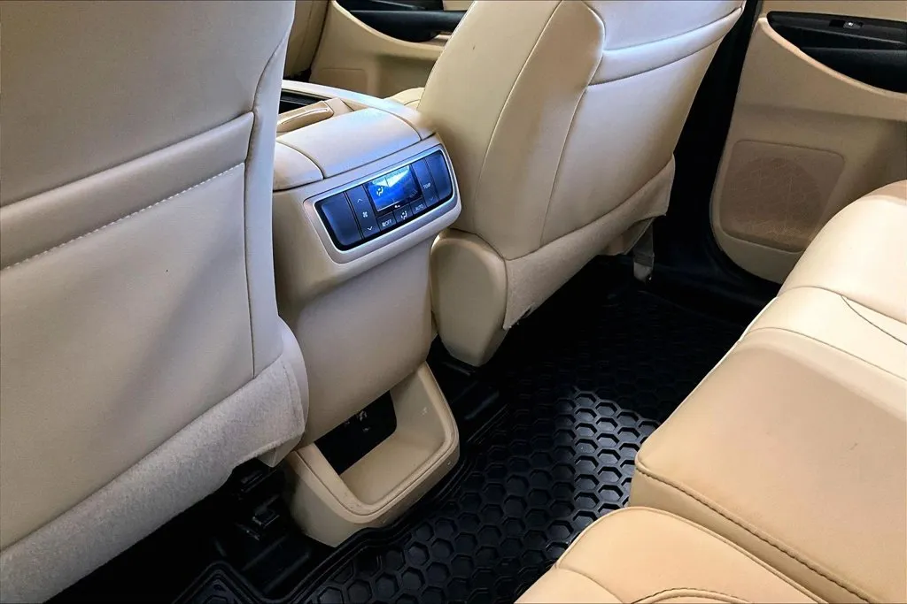 Toyota Highlander photo 10