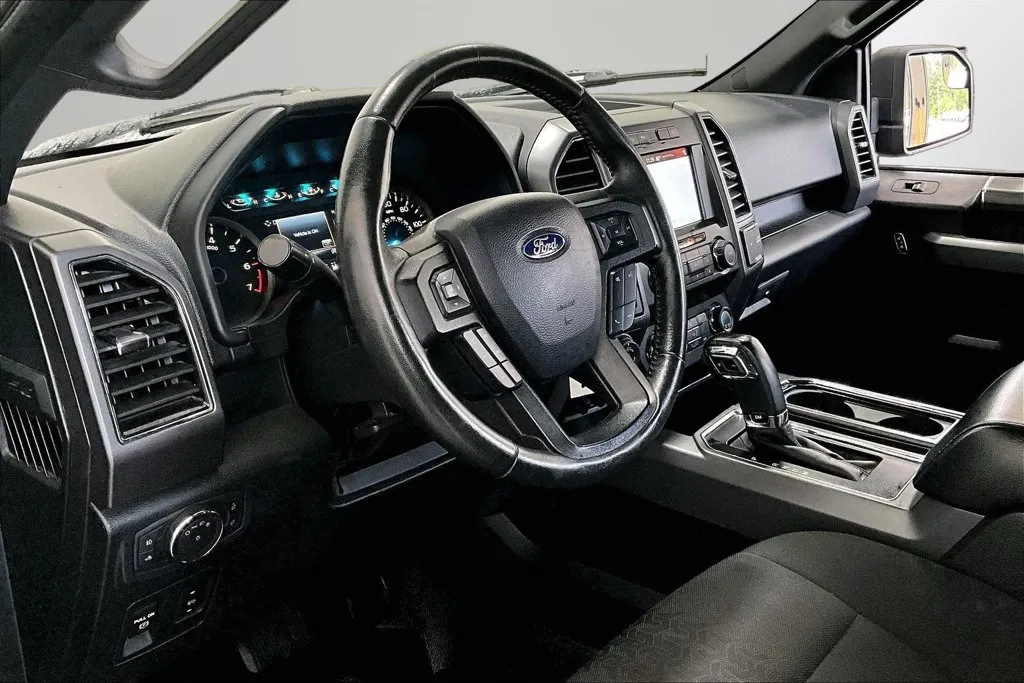 Ford F-150 photo 18