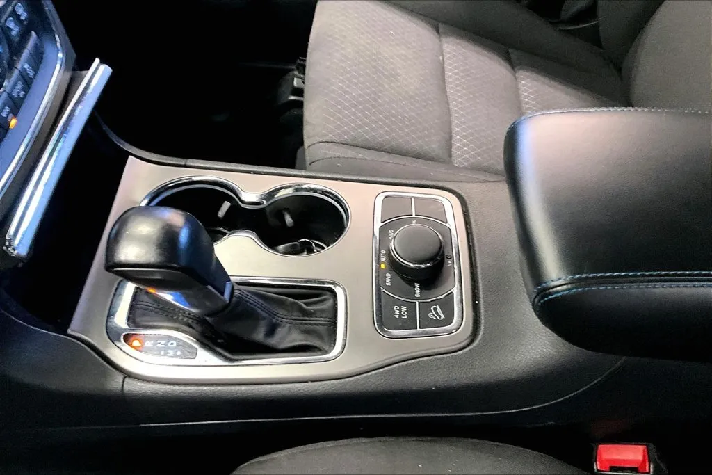 Jeep Grand Cherokee photo 18