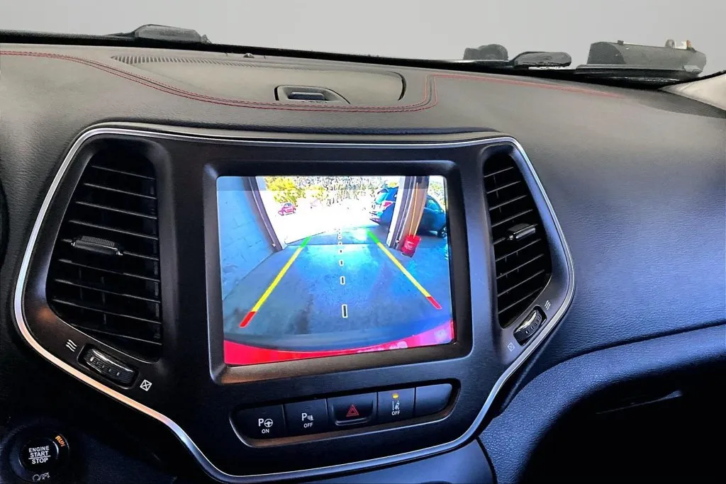 Jeep Cherokee photo 14