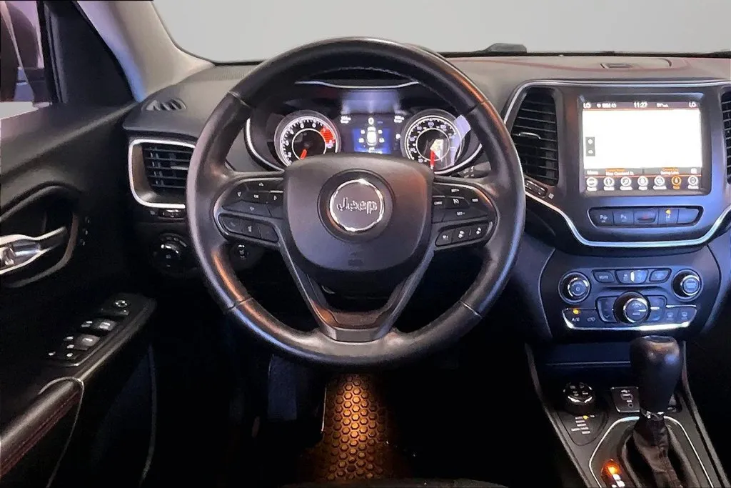 Jeep Cherokee photo 8