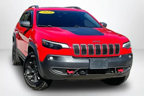 Another view of 2019 Jeep Cherokee Trailhawk for sale in Spring Lake, MI at Lakeside Automotive Group