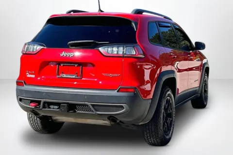 More photos of 2019 Jeep Cherokee Trailhawk at Lakeside Automotive Group, MI