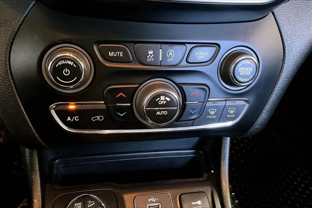 Jeep Cherokee photo 15