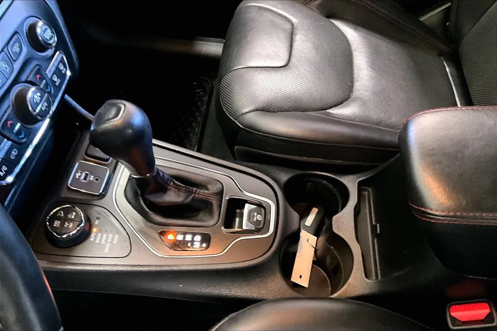Jeep Cherokee photo 18