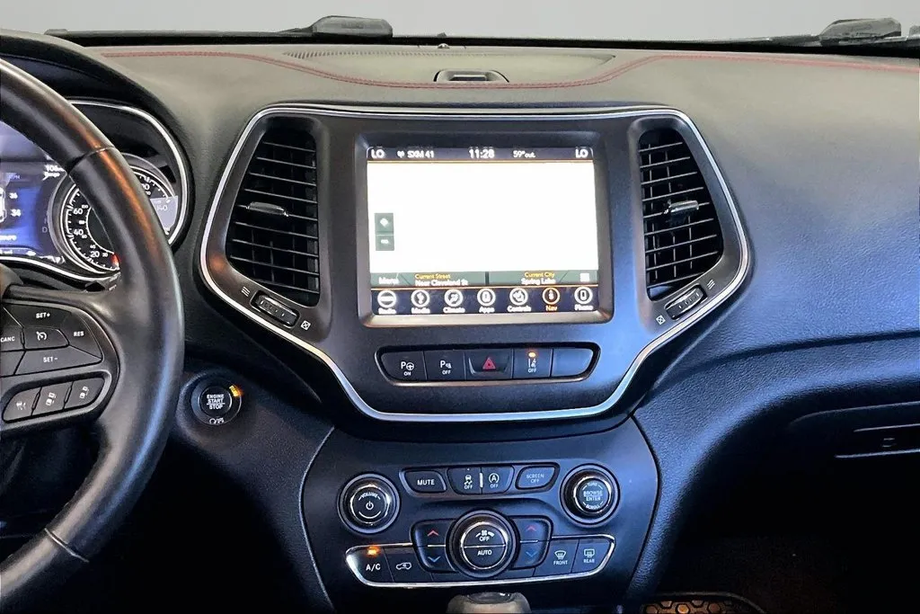 Jeep Cherokee photo 9
