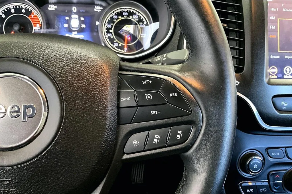 Jeep Cherokee photo 12