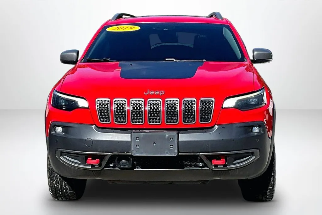 Jeep Cherokee photo 2