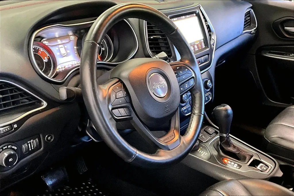 Jeep Cherokee photo 17