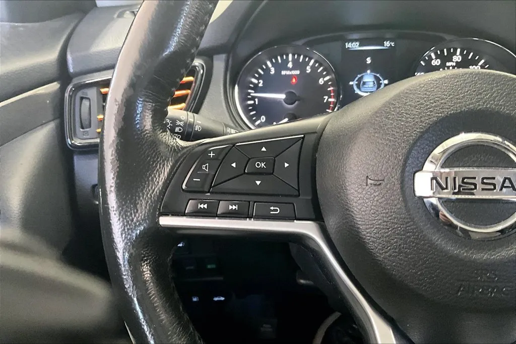 Nissan Rogue photo 11