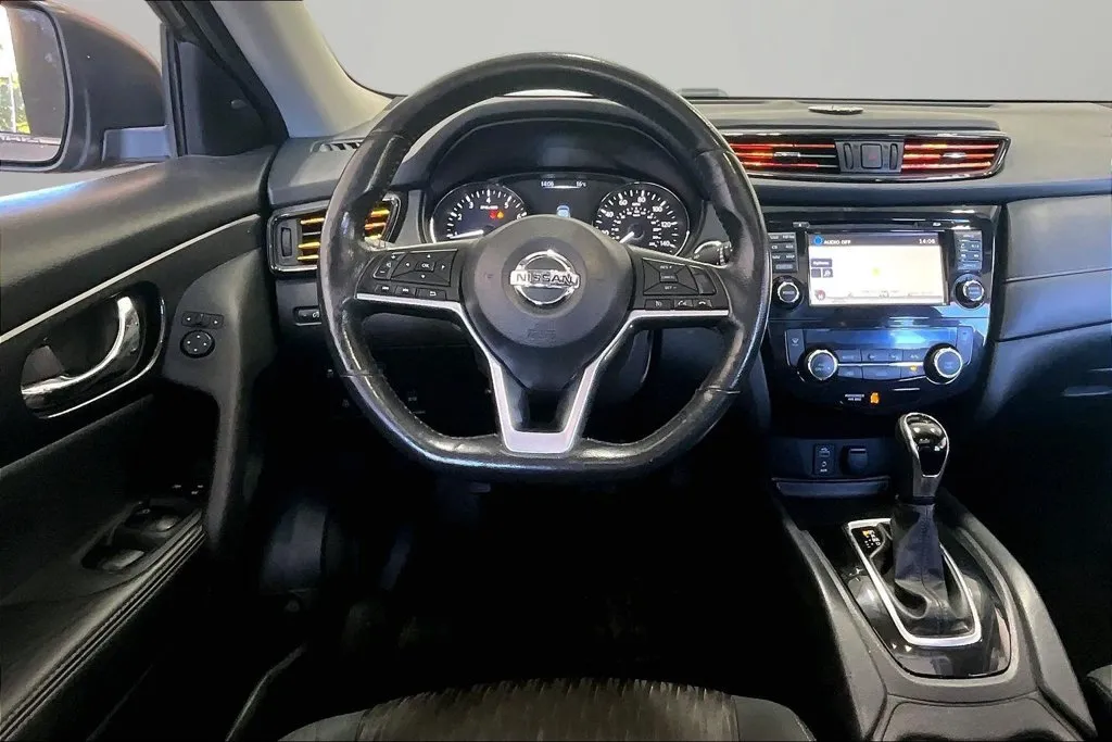 Nissan Rogue photo 8