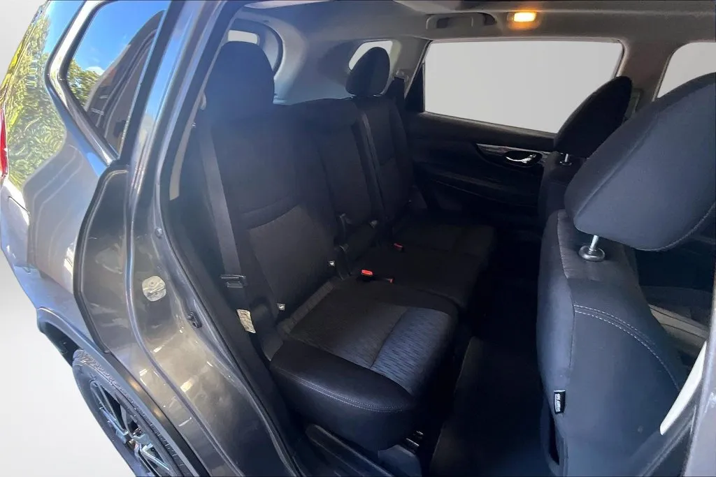 Nissan Rogue photo 25