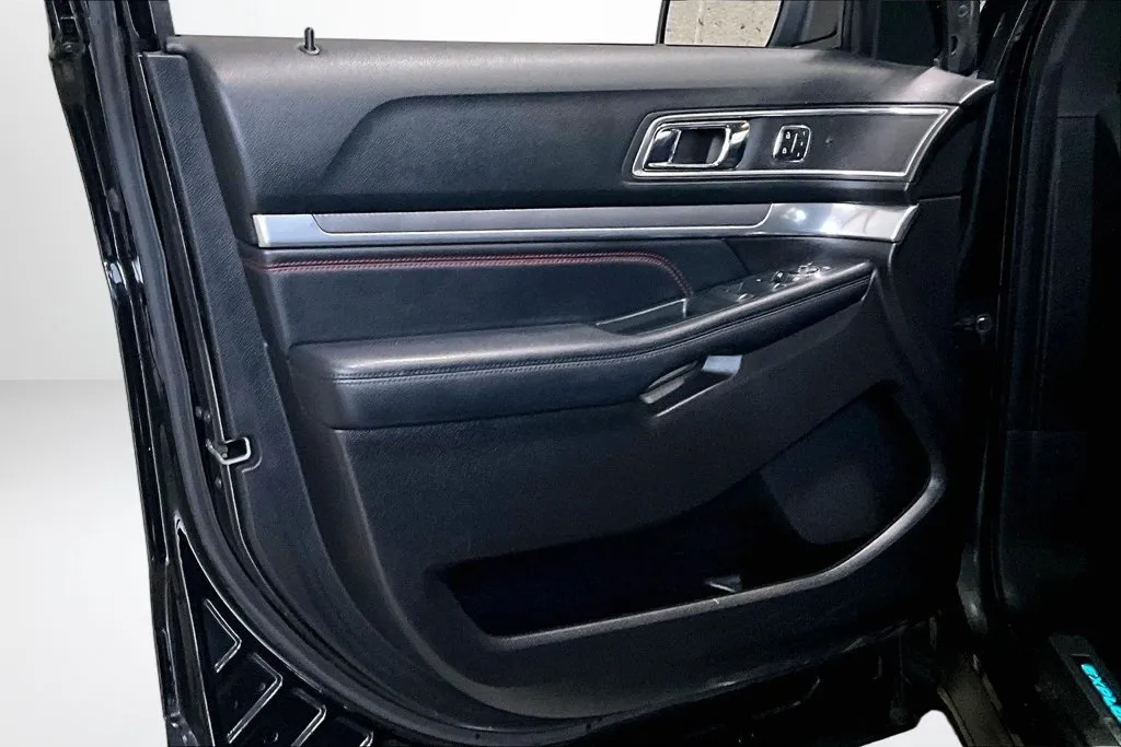 Ford Explorer photo 20