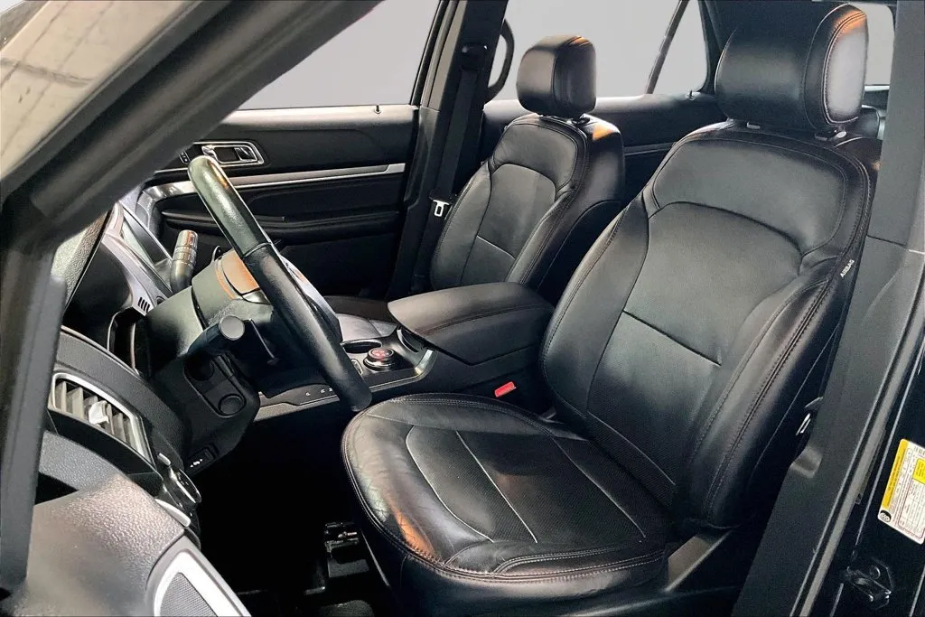 Ford Explorer photo 21