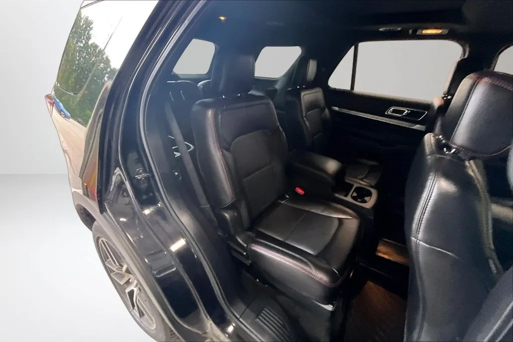 Ford Explorer photo 25
