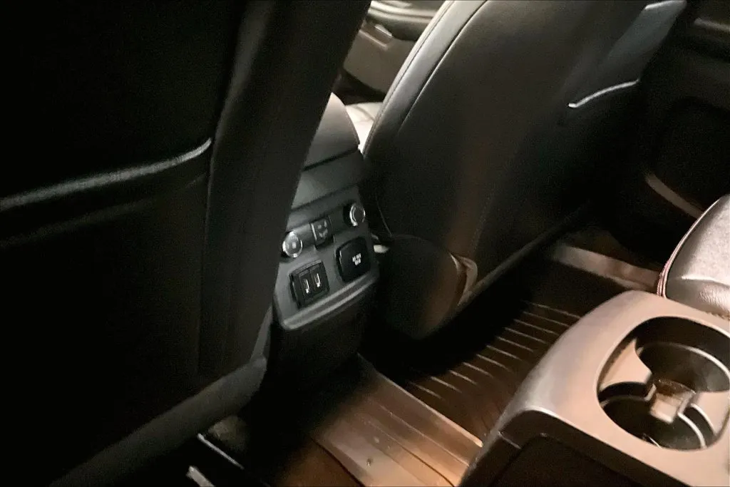 Ford Explorer photo 10