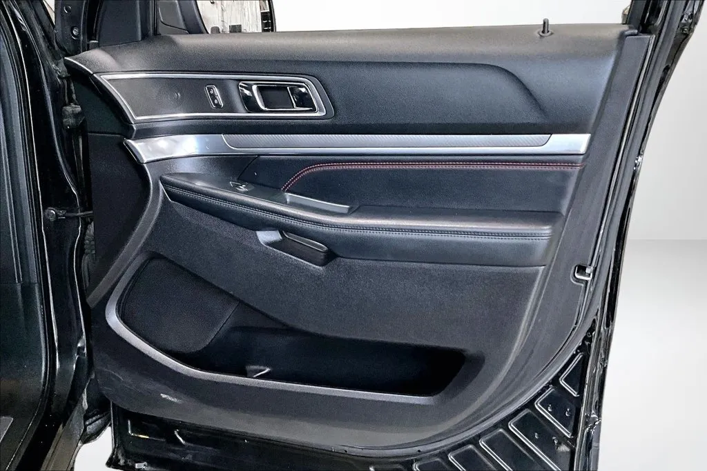 Ford Explorer photo 29