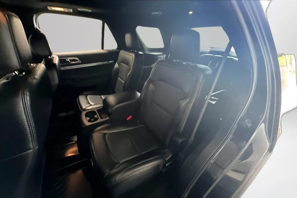 Ford Explorer photo 22