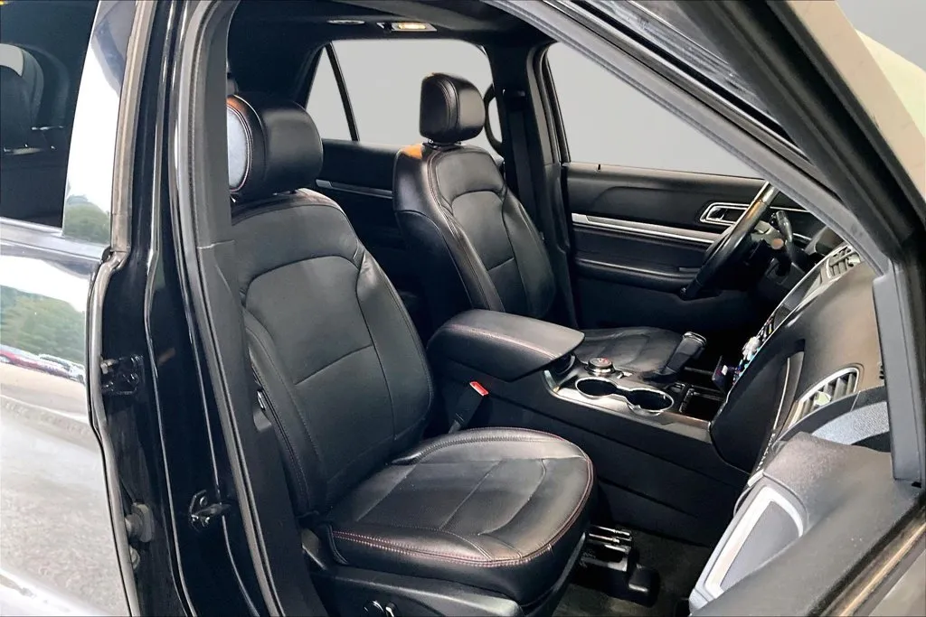 Ford Explorer photo 30